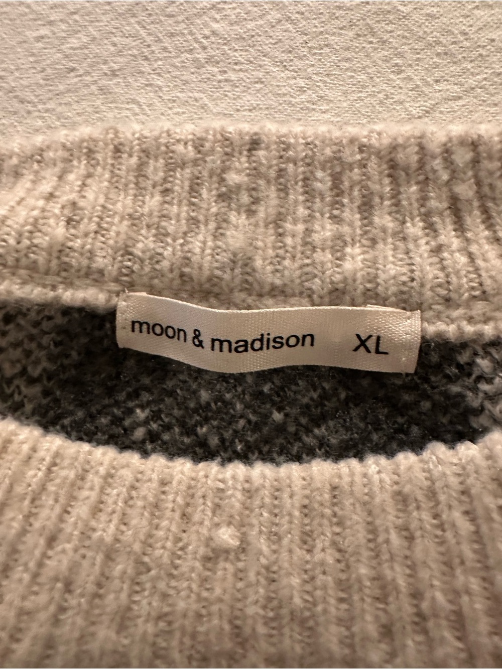 ⭐️ moon & madison XL Slight Crop Checkerboard Crewneck Sweater - Black & Cream - Picture 2 of 6